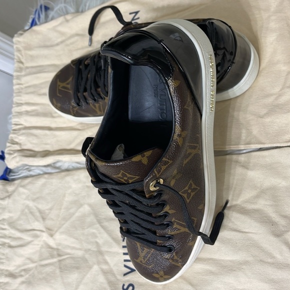 This stylish sneaker in Louis Vuitton's iconic patent Monogram. - Picture 4 of 5